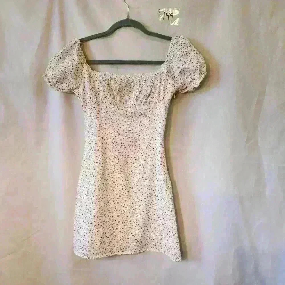 Shekou dress size x small. Side zip. White W/yellow Flowers Swiftie Cottagecore